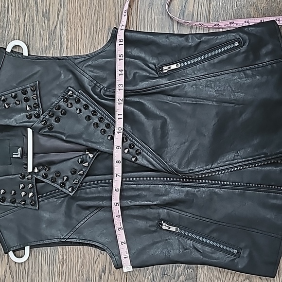 Forever 21 vest - Picture 4 of 4